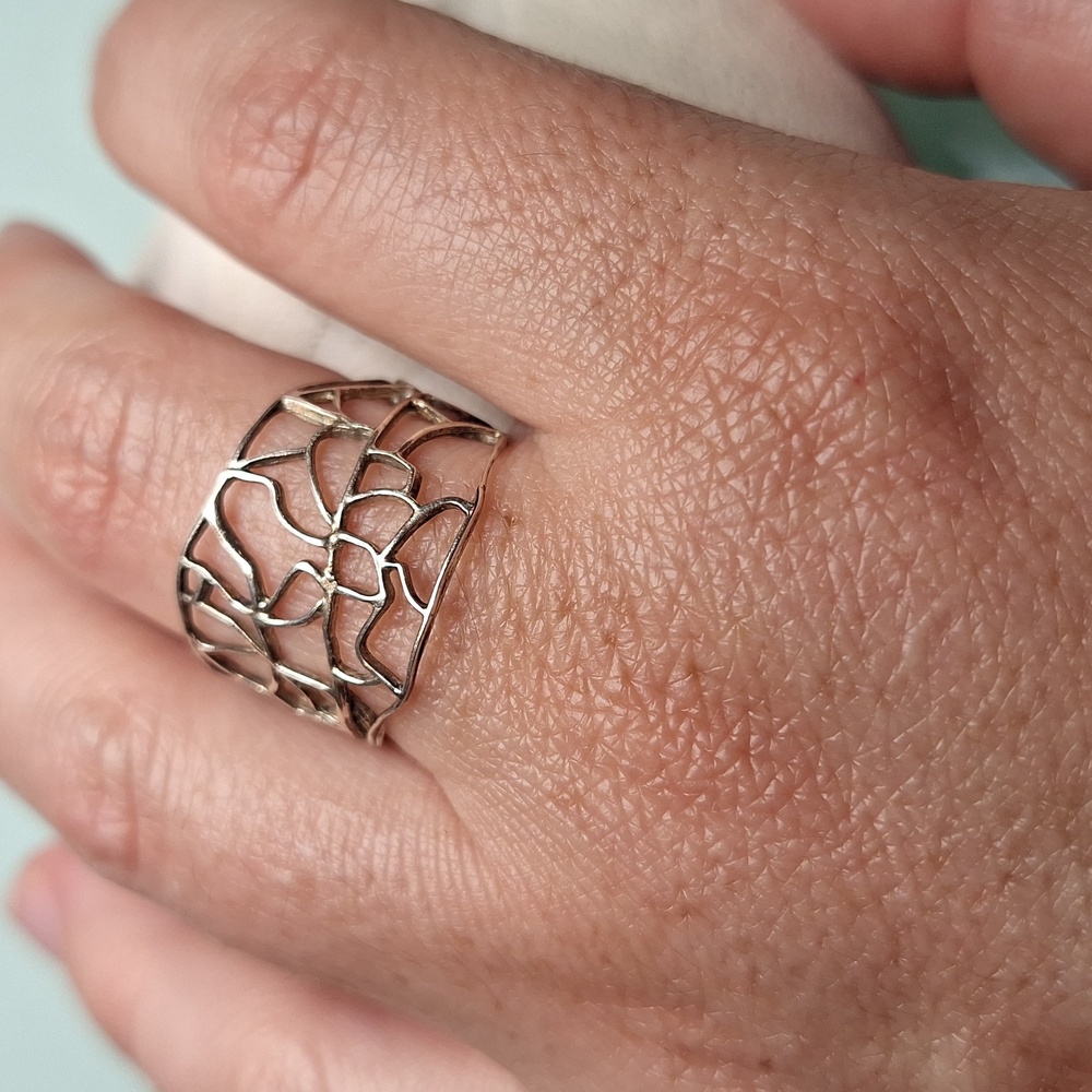 Abstract Black Metal Ring - Picture 5 of 6